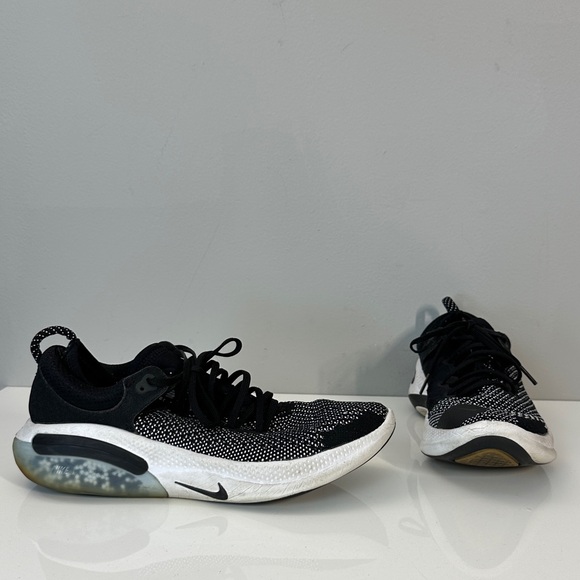 Nike Other - Nike Joyride Run Flyknit Sneakers Size 9